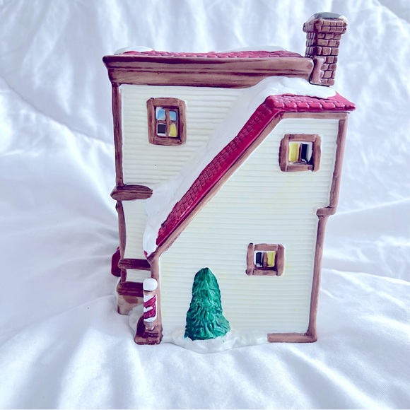 Rex & Lee Winter Village Post Office - Picture 2 of 6